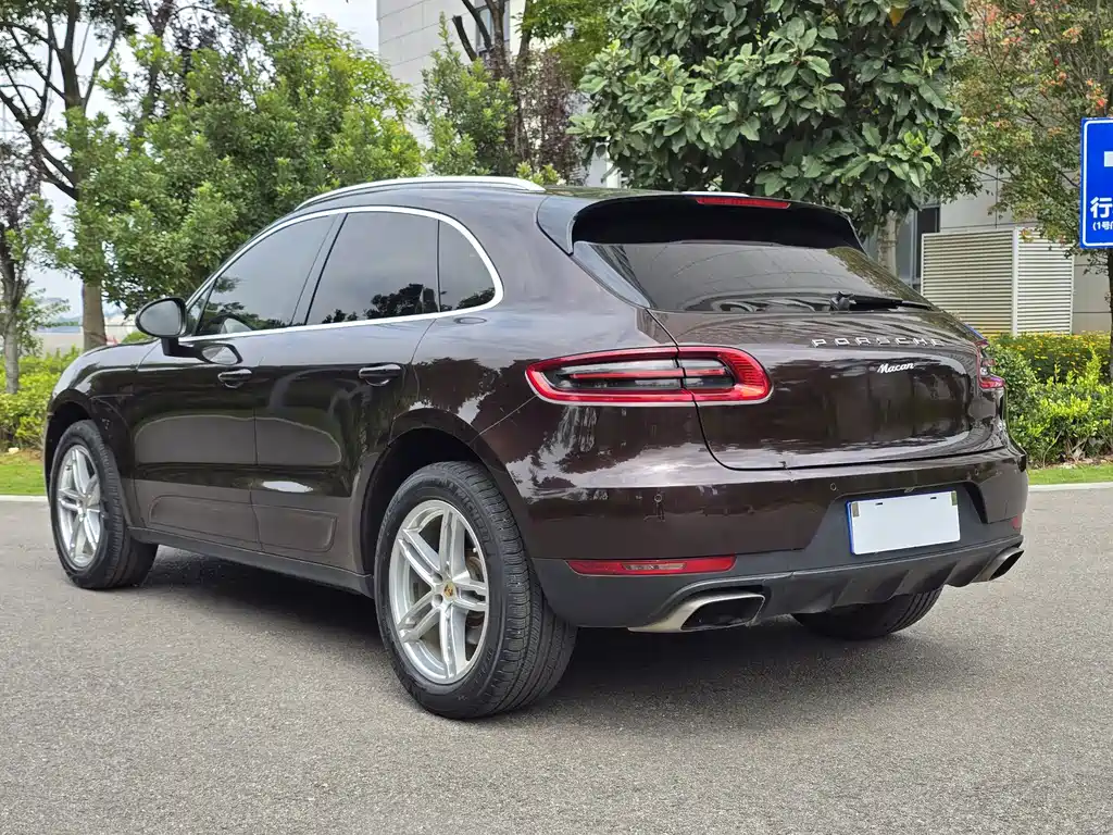 Porsche Macan — миниатюра 7