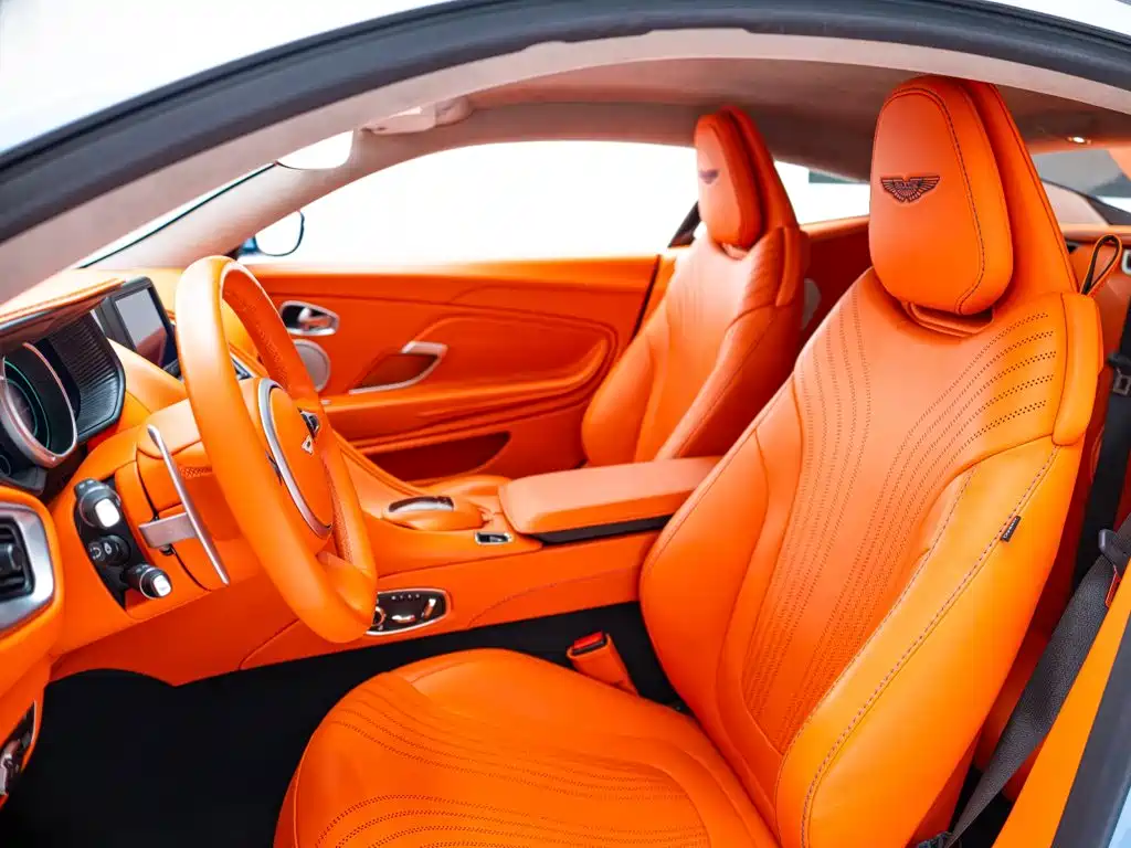 Aston Martin DB11 — миниатюра 10