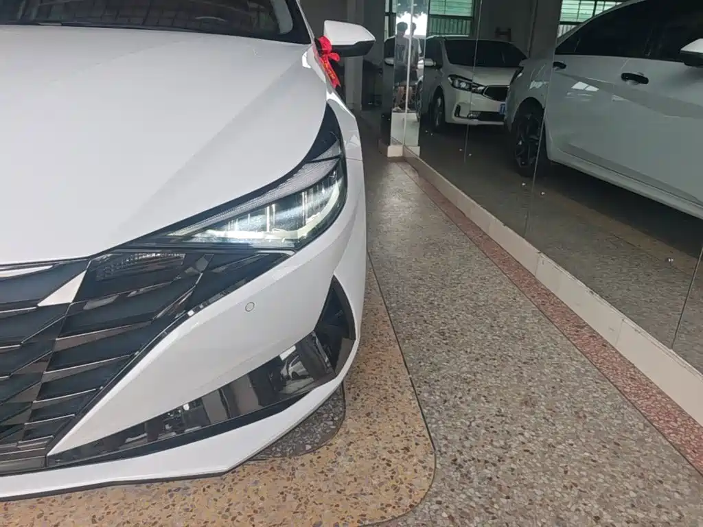 Hyundai Elantra — миниатюра 24