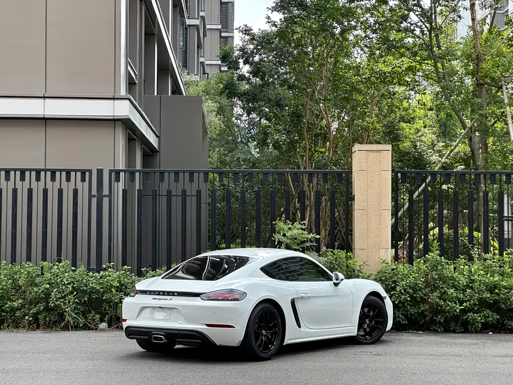 Porsche 718 2020 Cayman 2.0T
