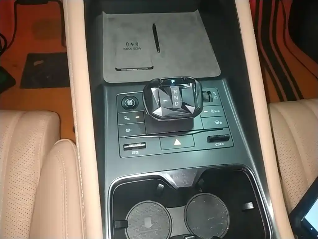 BYD L EV — миниатюра 14
