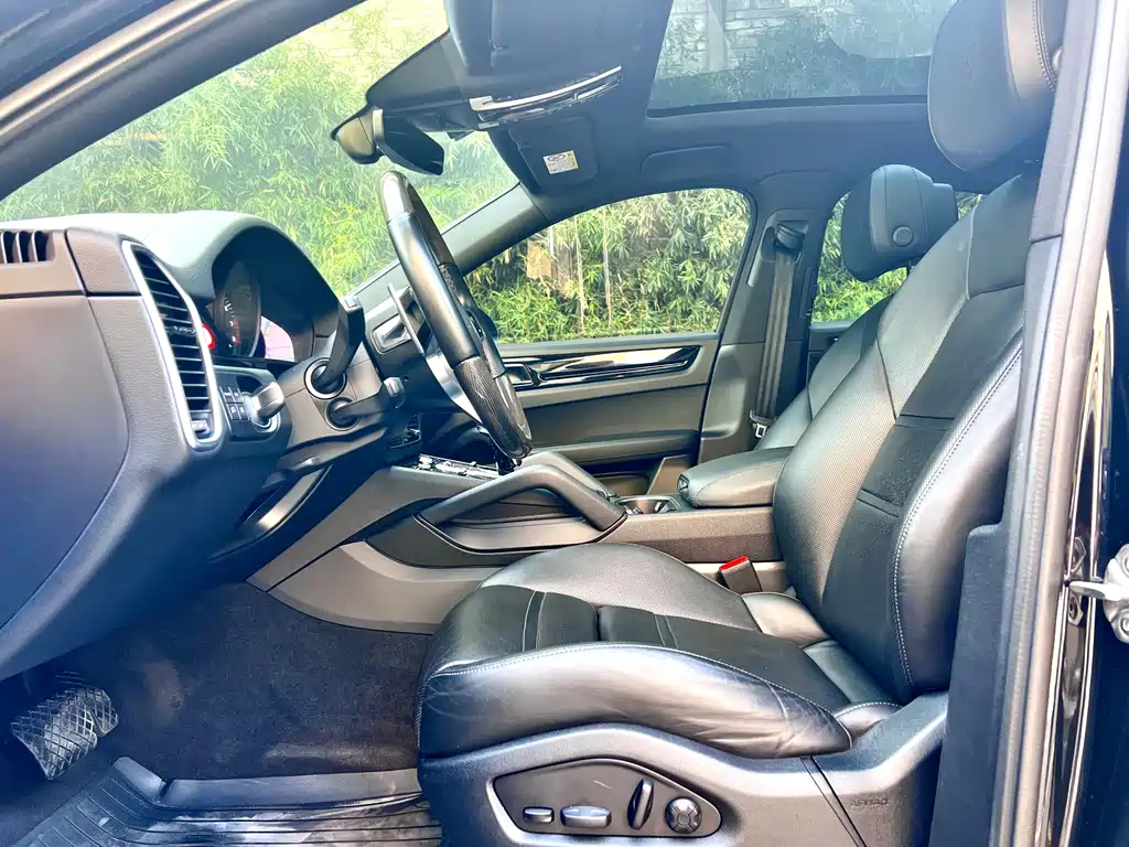 Porsche Cayenne — миниатюра 10