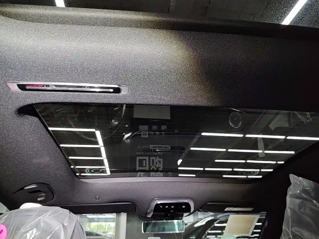 Mercedes-Benz EQS SUV — миниатюра 18