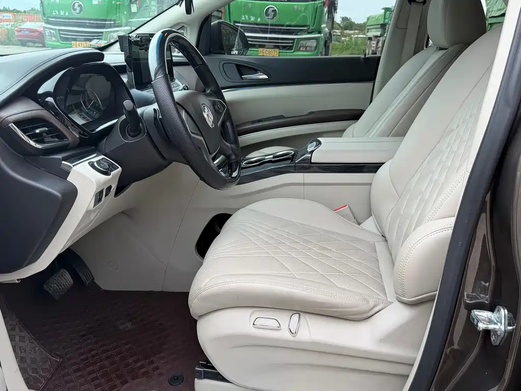 Buick GL8 — миниатюра 3