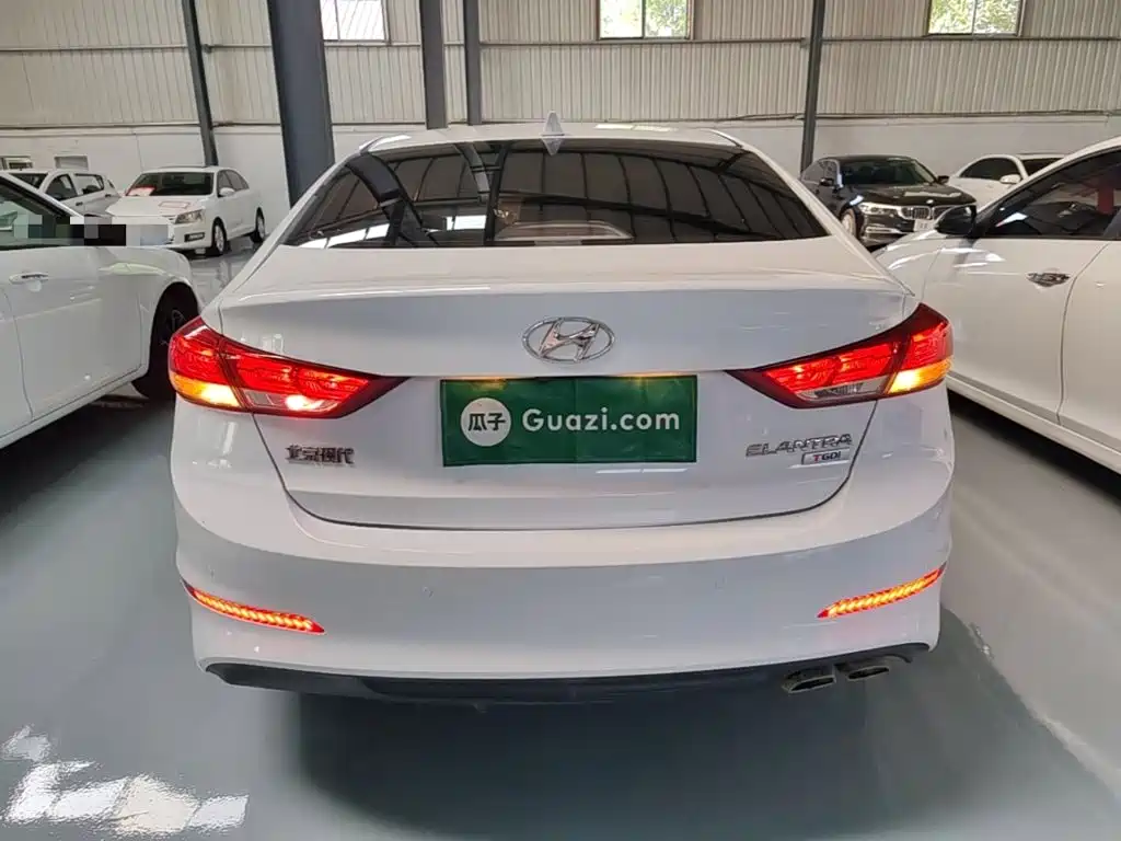 Hyundai Elantra — миниатюра 6