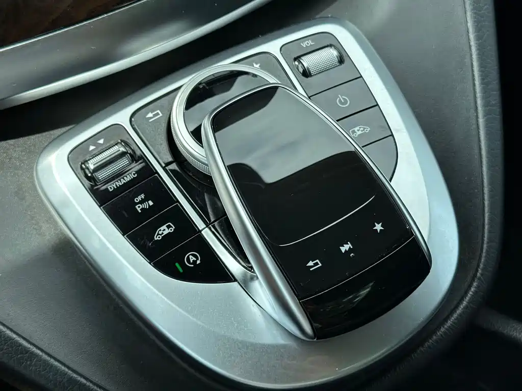 Mercedes-Benz V-Class — миниатюра 15