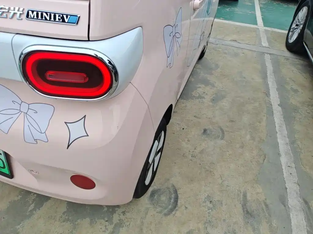Wuling MINIEV — миниатюра 8