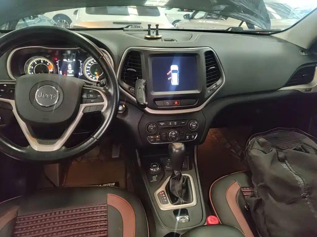 Jeep Cherokee — миниатюра 13
