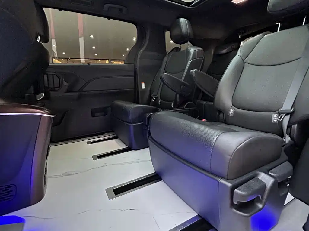 Toyota Granvia — миниатюра 16