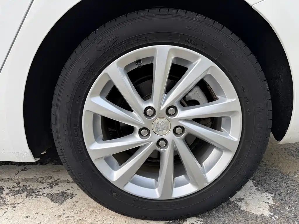 Buick Verano — миниатюра 10