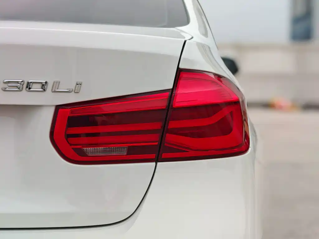 BMW 3 Series — миниатюра 11