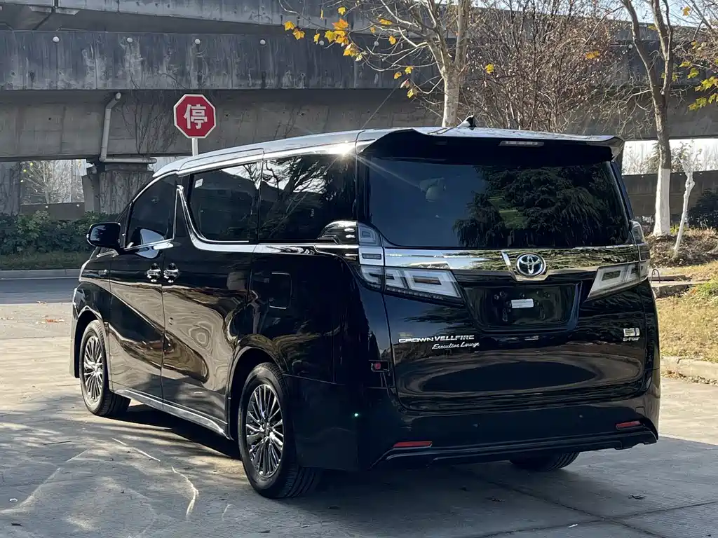 Toyota Vellfire — миниатюра 9