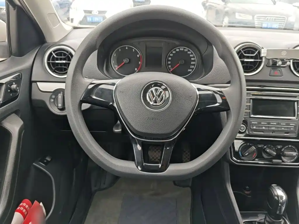 Volkswagen Jetta — миниатюра 11
