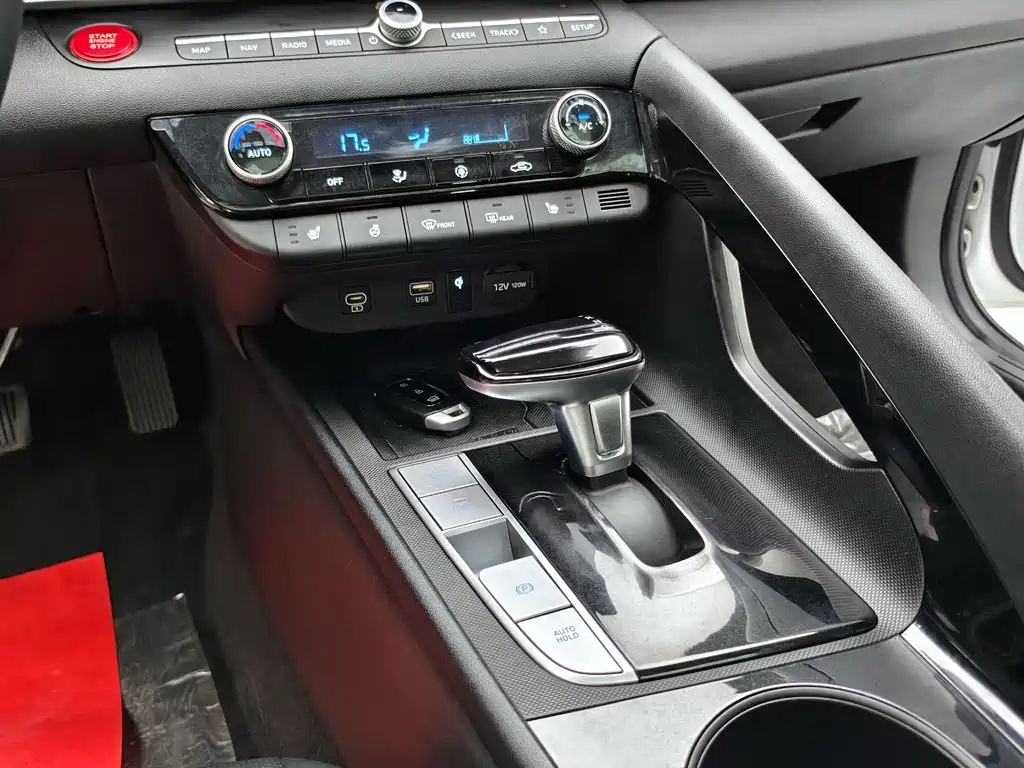 Hyundai Elantra — миниатюра 17