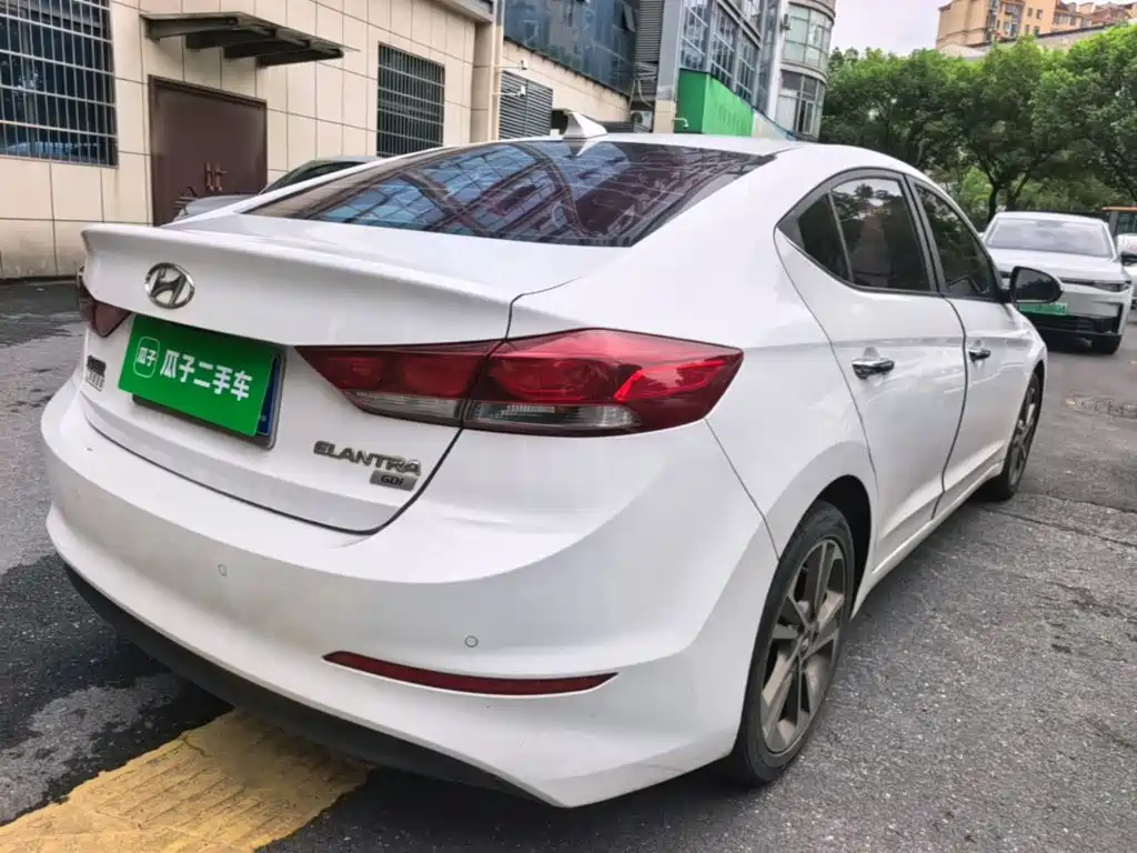 Hyundai Elantra — миниатюра 7
