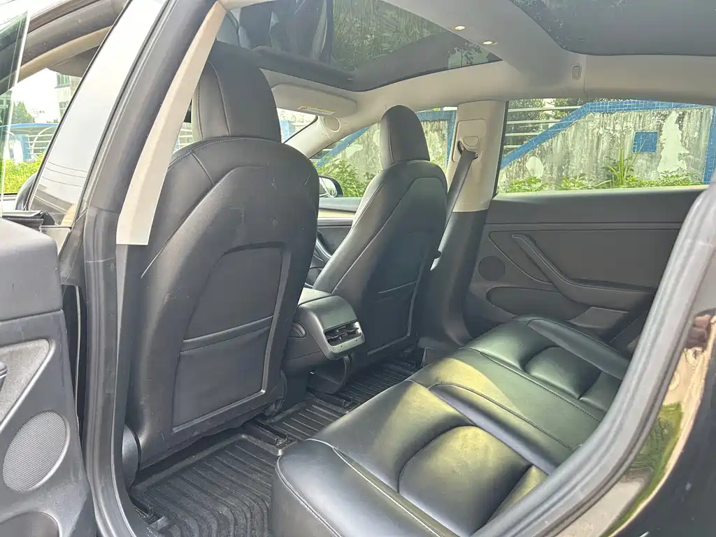 Tesla Model 3 — миниатюра 16