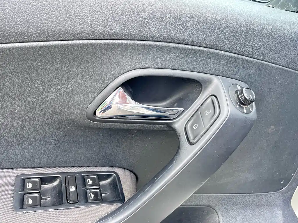 Volkswagen Polo 2014 1.4L MT