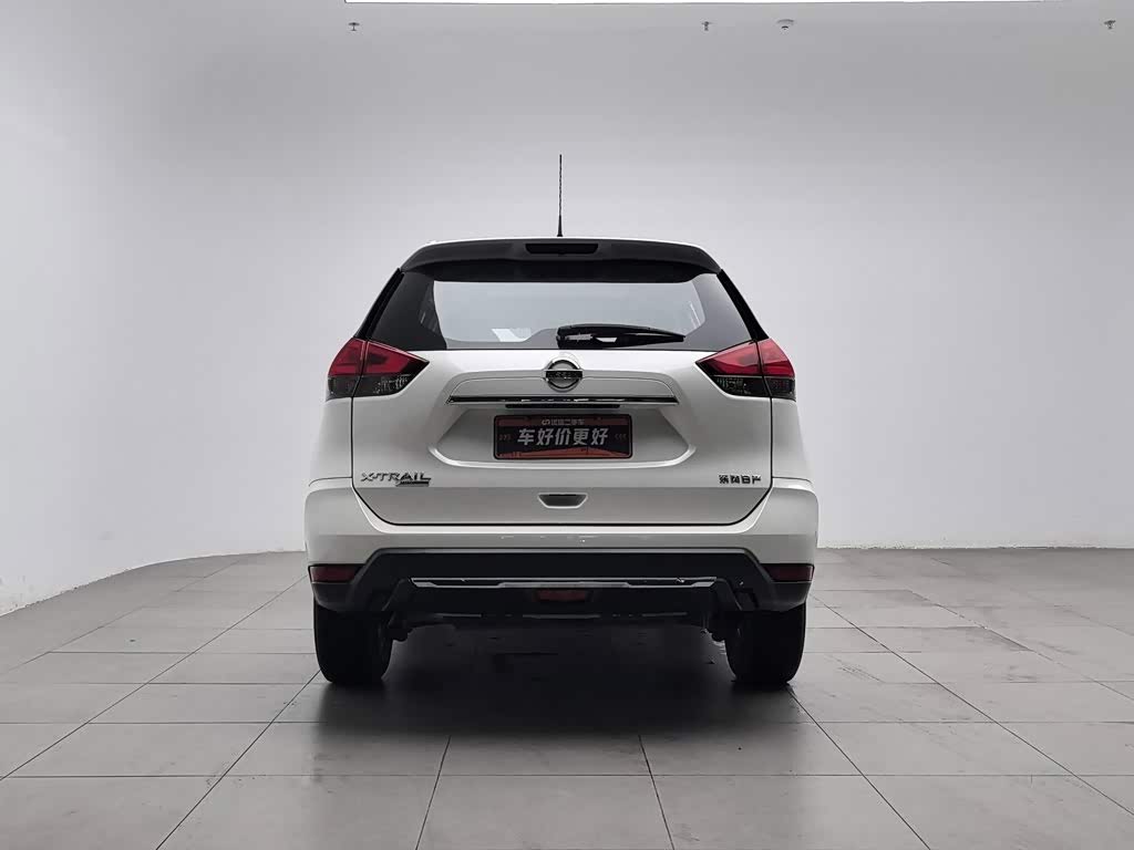 Nissan X-Trail 2.0 л 2023 г. Белый, пробег 37600 км