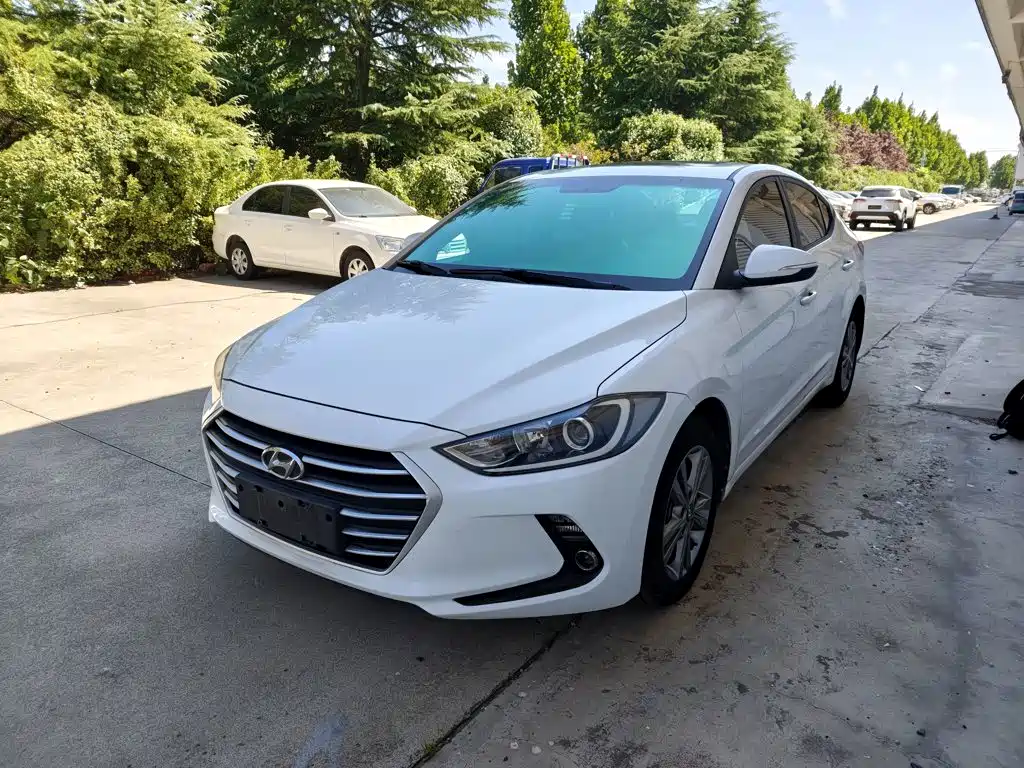 Hyundai Elantra — миниатюра 2
