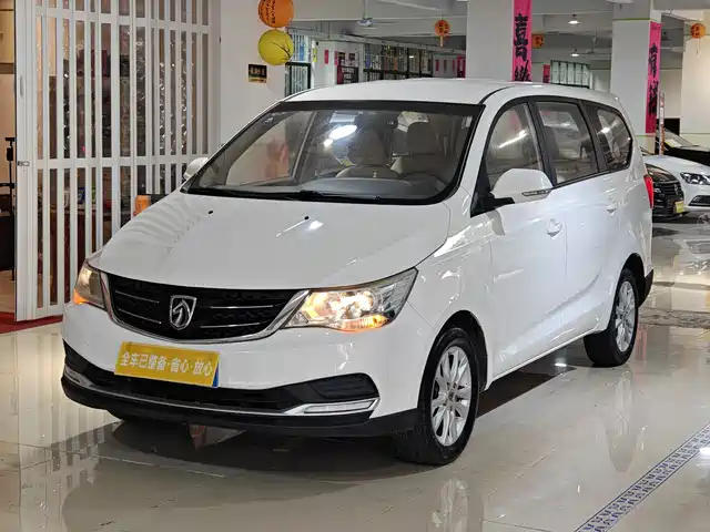 BAOJUN 730 2017