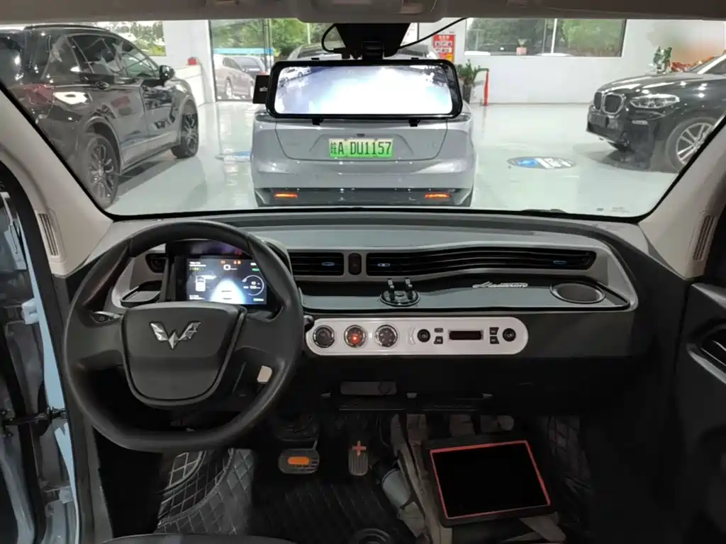 Wuling MINIEV — миниатюра 10