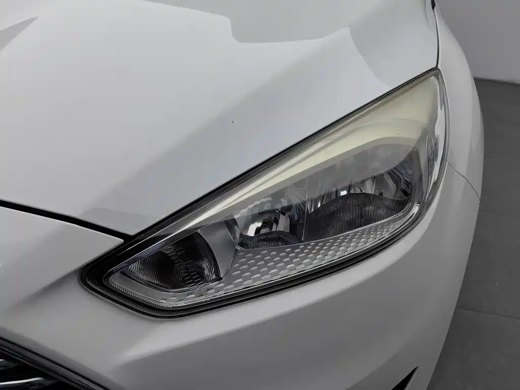 Ford Focus — миниатюра 7