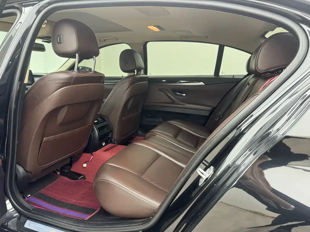 BMW 5 Series — миниатюра 9