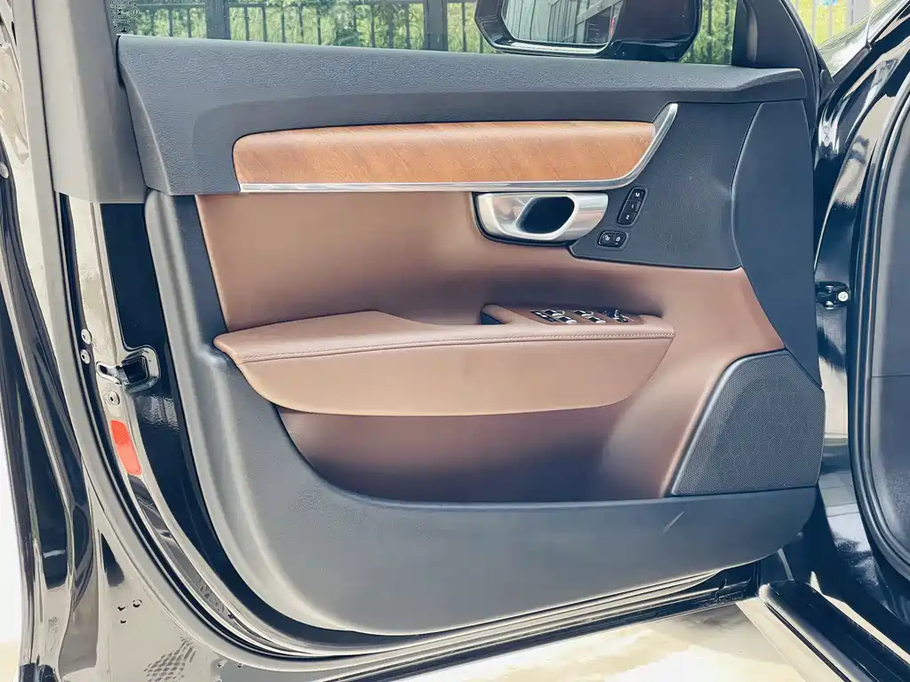 Volvo S90 2024 B5 Luxury