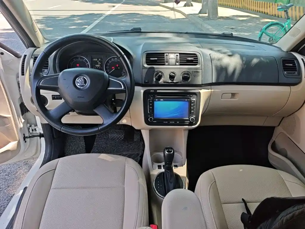 Skoda Fabia — миниатюра 10