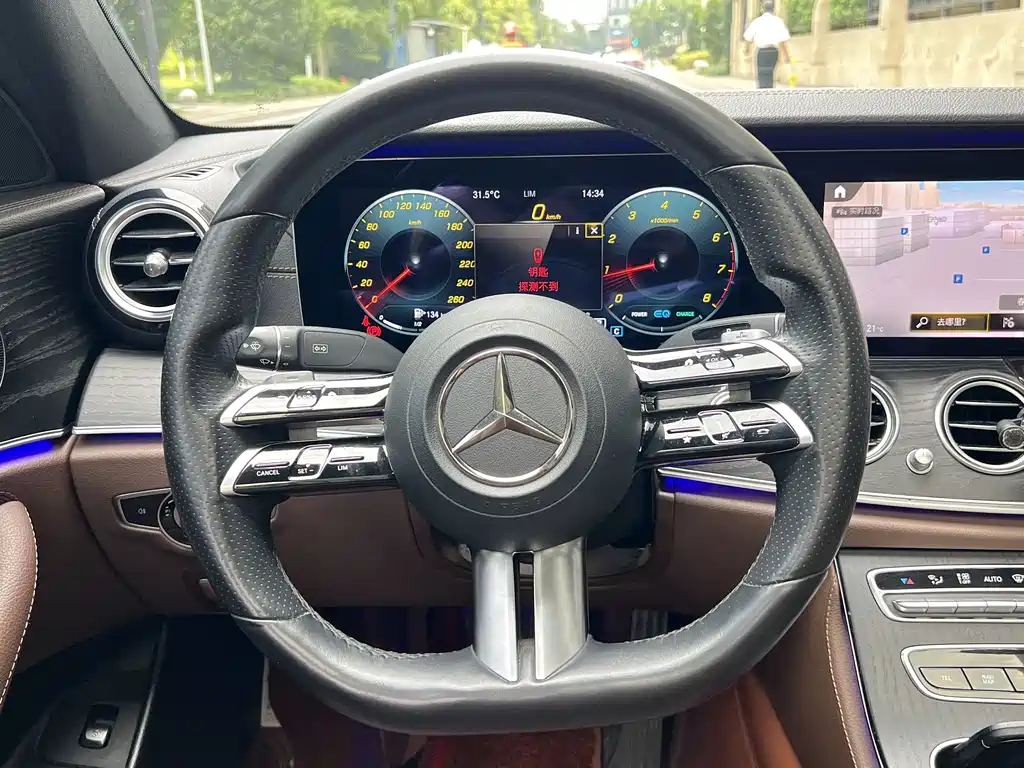 Mercedes-Benz E-Class — миниатюра 14