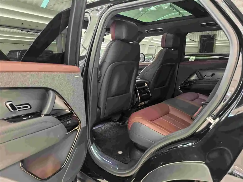 Land Rover Range Rover Sport 2025 400PS