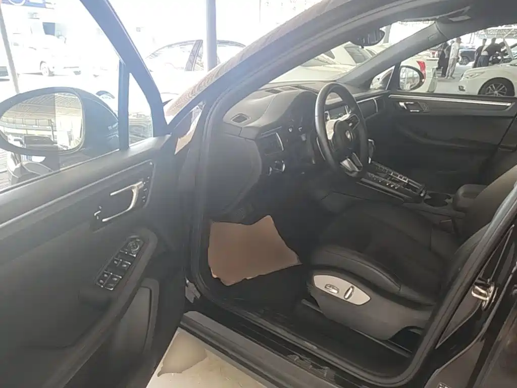 Porsche Macan — миниатюра 16
