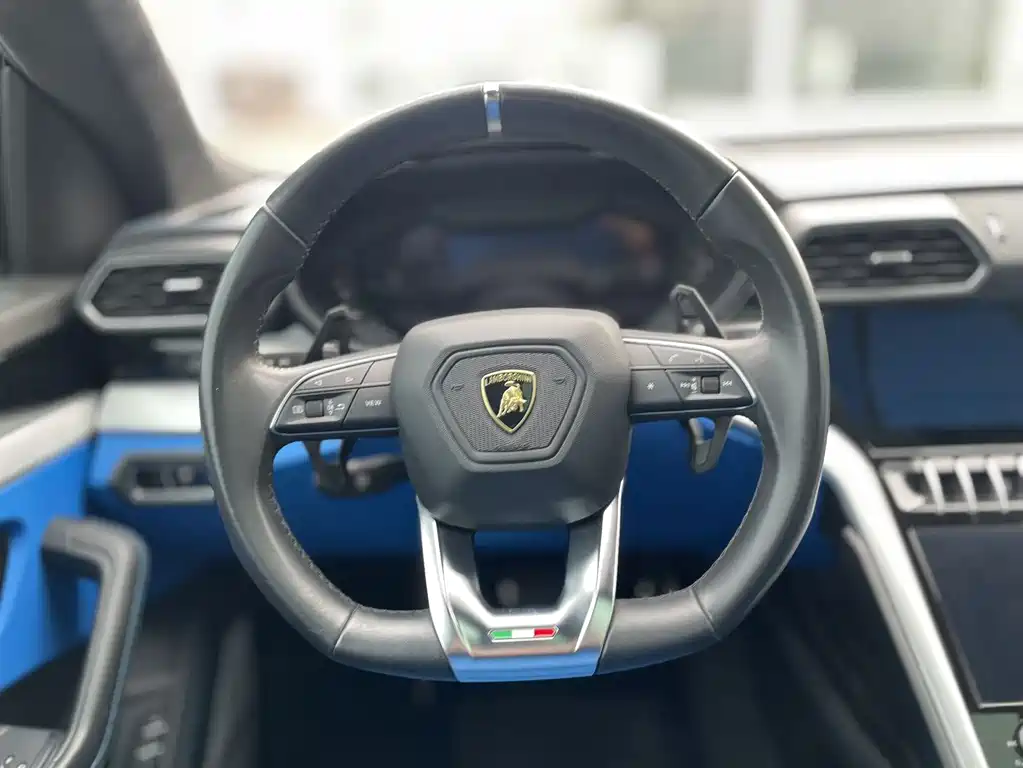 Lamborghini Urus — миниатюра 10