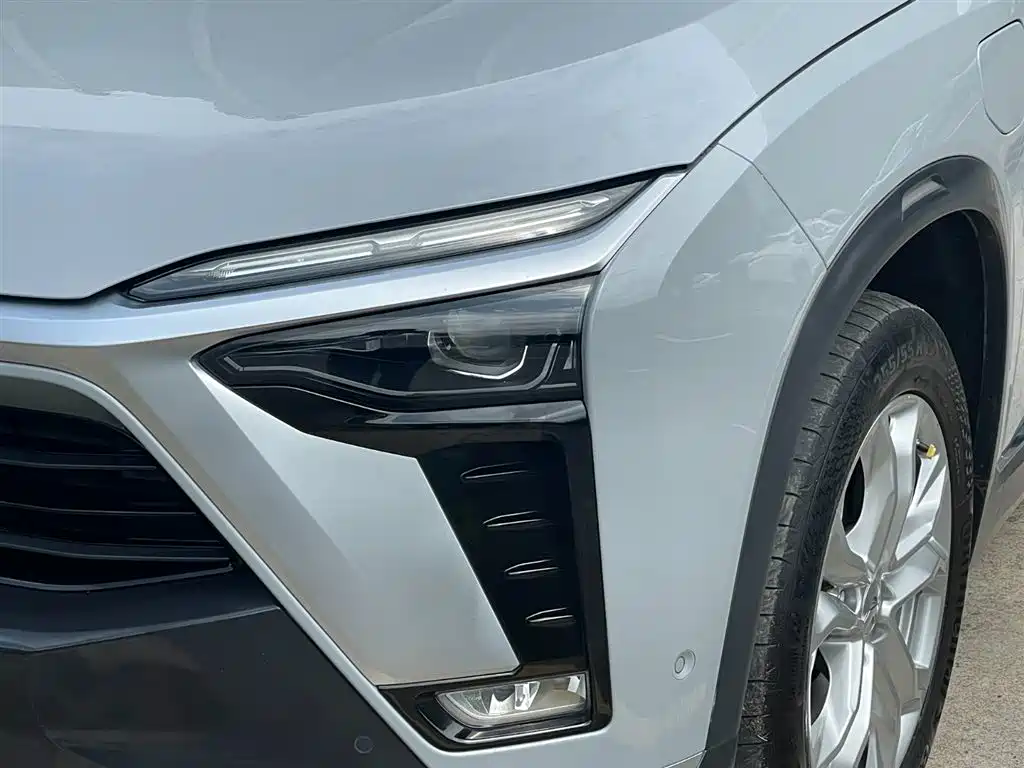 NIO ES8 2022 100kWh мест