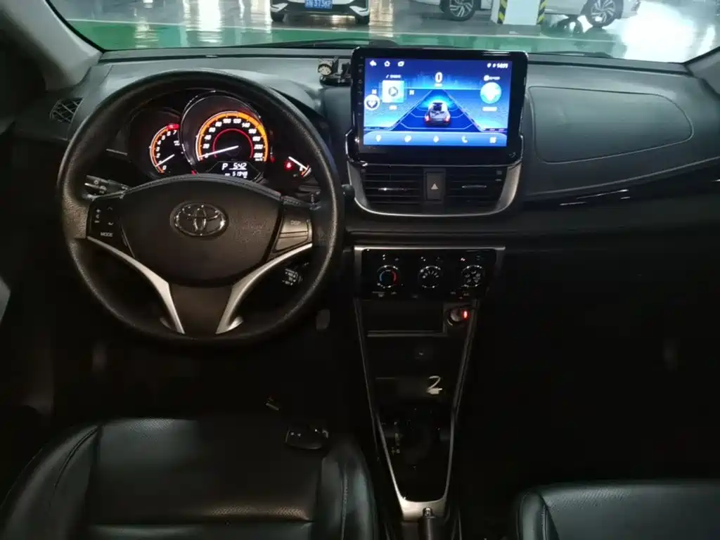Toyota Yaris L — миниатюра 10