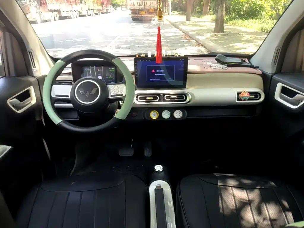 Wuling MINIEV — миниатюра 10
