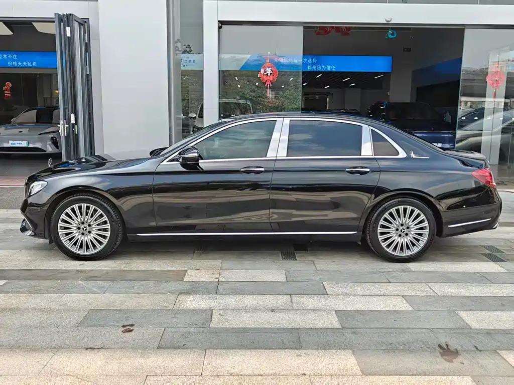 Mercedes-Benz E-Class — миниатюра 5