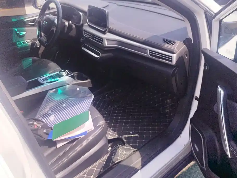 BAIC EX3 — миниатюра 8