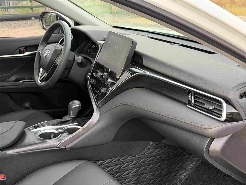 Toyota Camry — миниатюра 12