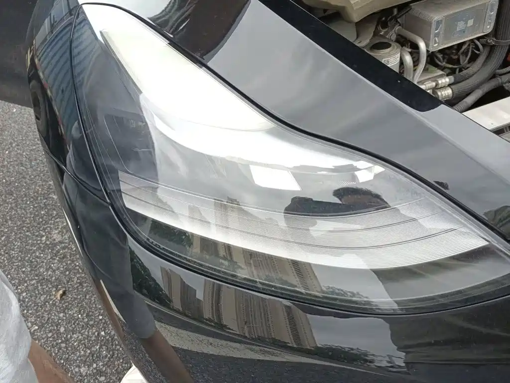 Tesla Model Y — миниатюра 7