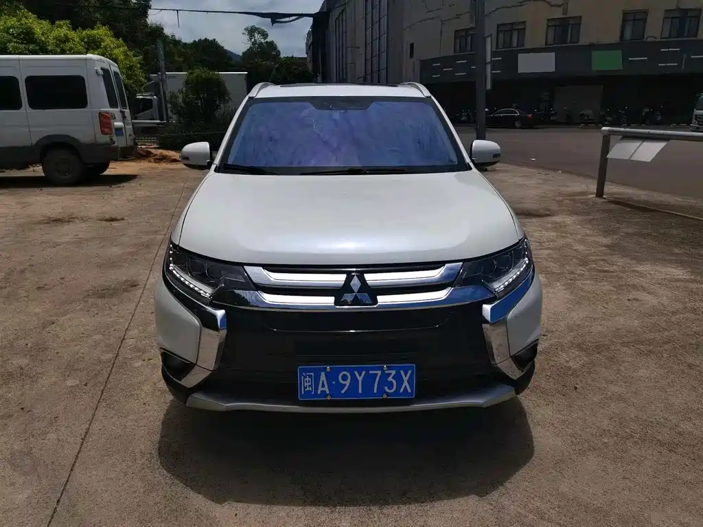 Mitsubishi Outlander — миниатюра 3