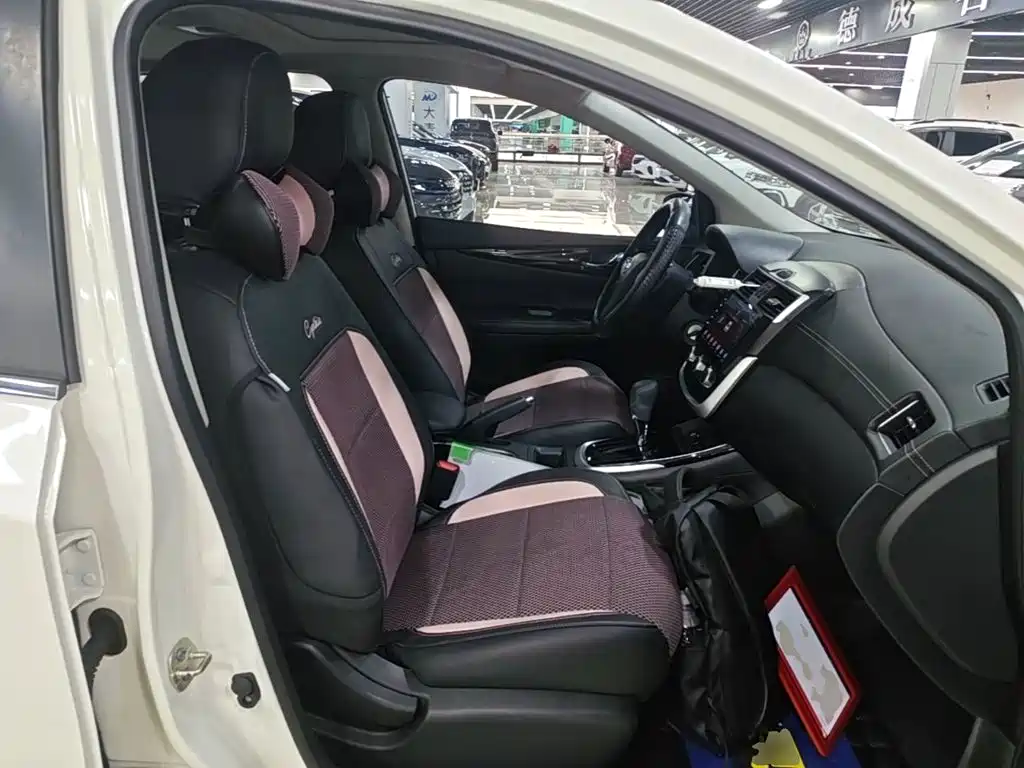 Nissan Tiida — миниатюра 25