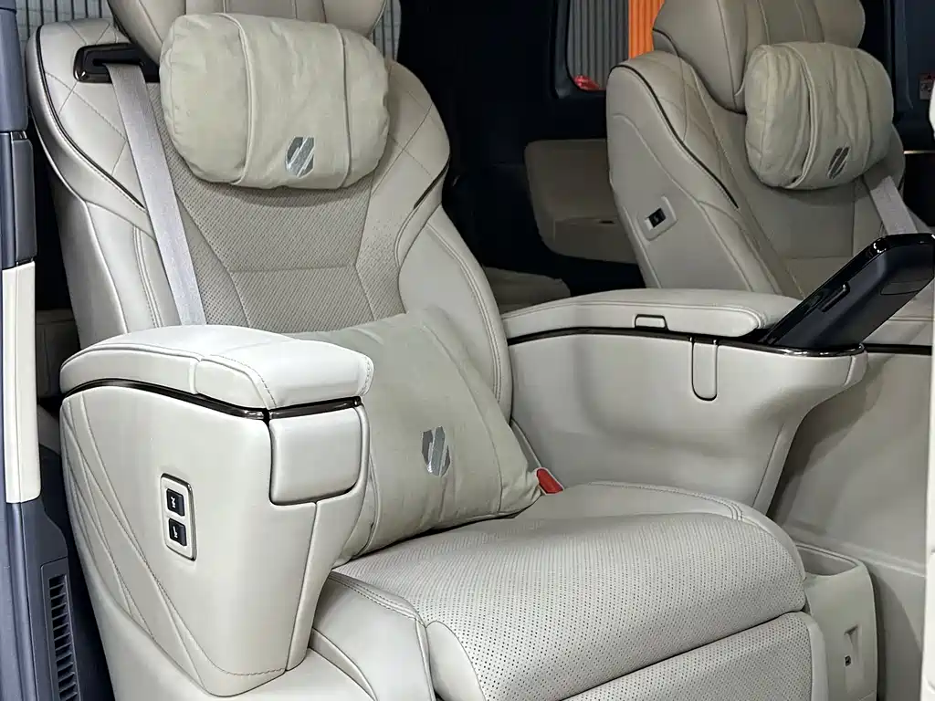 Toyota Alphard — миниатюра 17