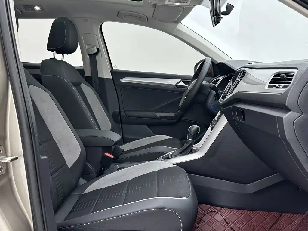 Volkswagen T-Roc — миниатюра 8