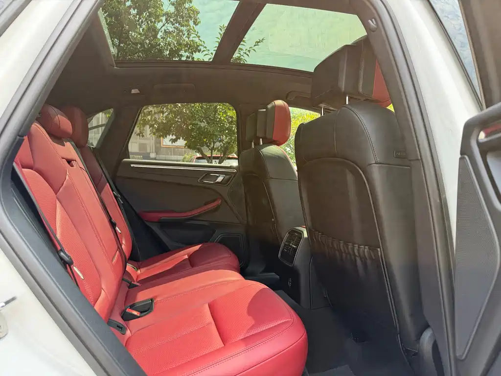 Porsche Macan — миниатюра 8