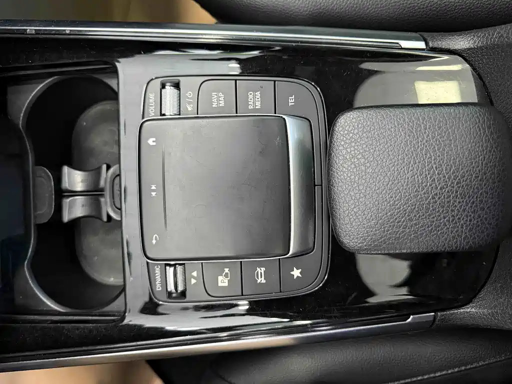 Mercedes-Benz GLB — миниатюра 21