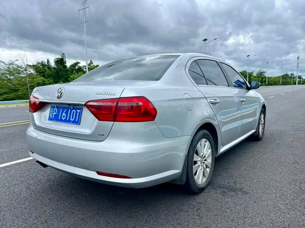 Volkswagen Lavida — миниатюра 6