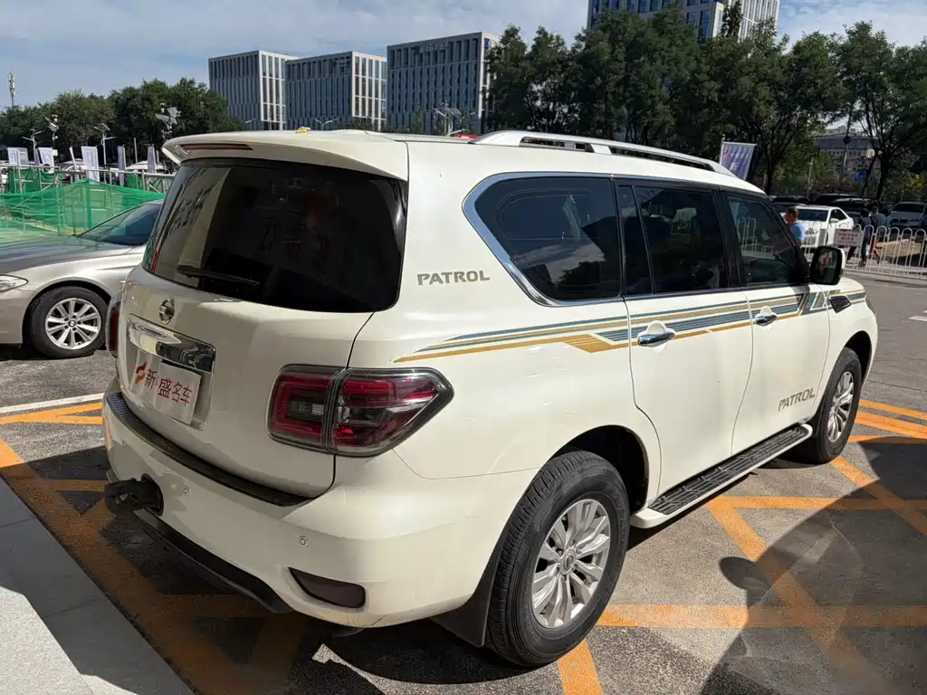 Nissan Patrol — миниатюра 3