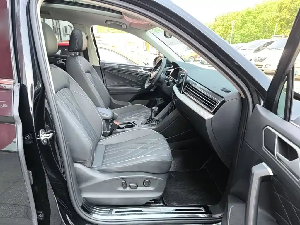 Volkswagen Tiguan L — миниатюра 25