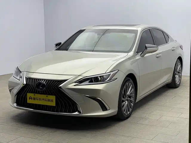 Lexus ES 2020